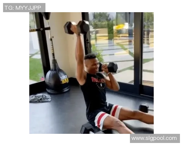 揭秘足球明星背后不为人知的训练视频与辛勤付出